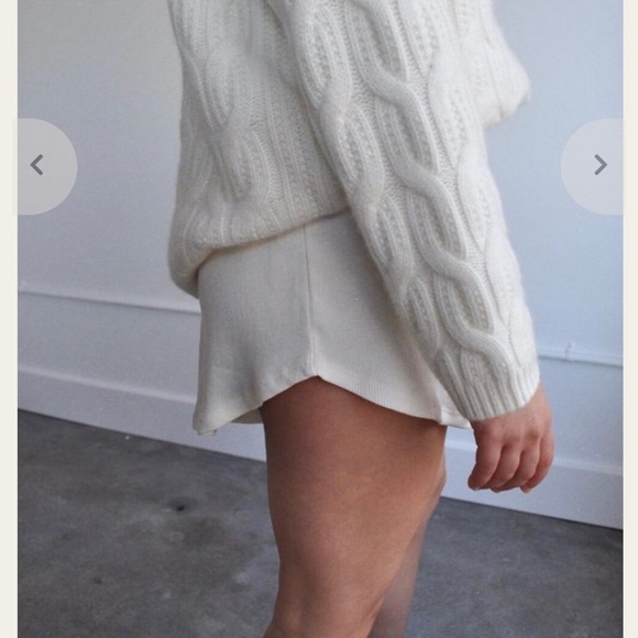 Lisa Says Gah Mia Shorts in Oat Milk - Picture 3 of 9